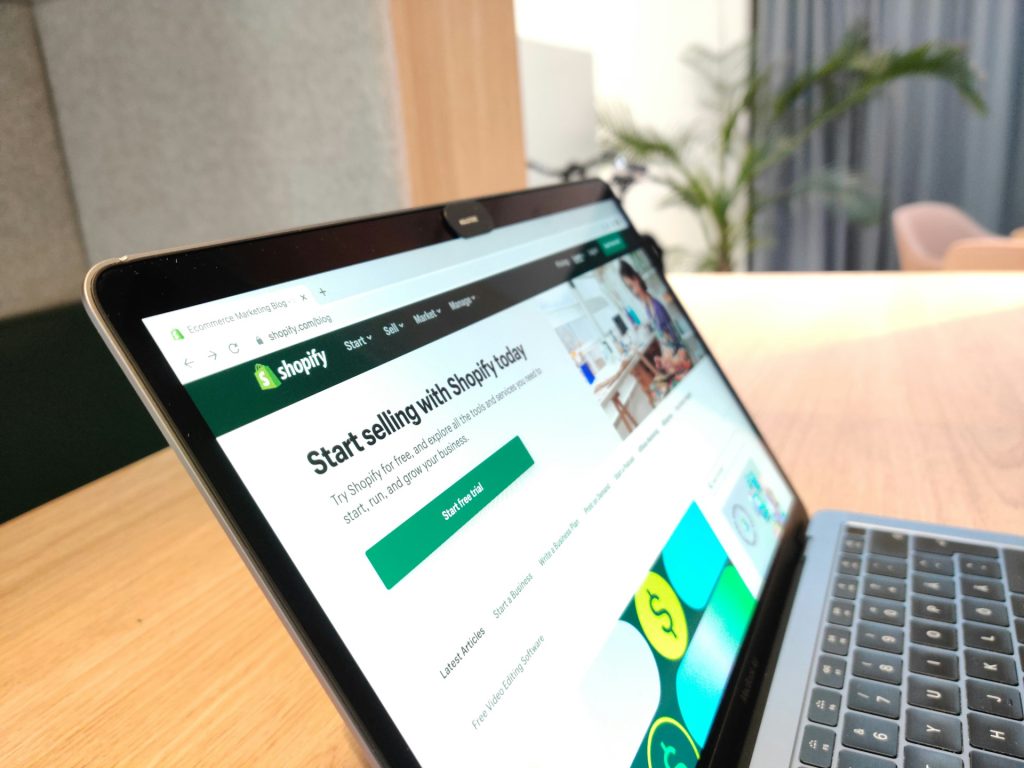 Shopify and ChatGPT Checkout: What the New 4% AI Commerce Fee Means for Merchants
